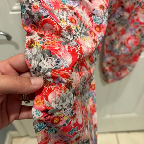 Lululemon Joggers 6 Floral Flowabunga Rolling with my Omies Pants Athletic - Picture 4 of 5